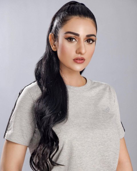Sarah Khan Biography