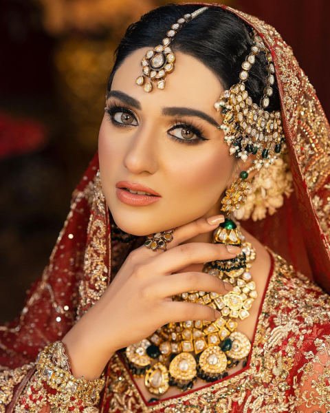 Sarah Khan Biography