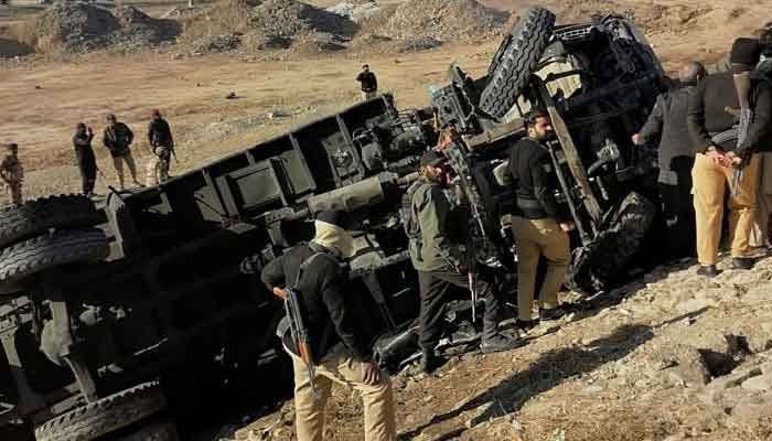 Two dead, 24 injured in suicide attack on police truck in Quetta