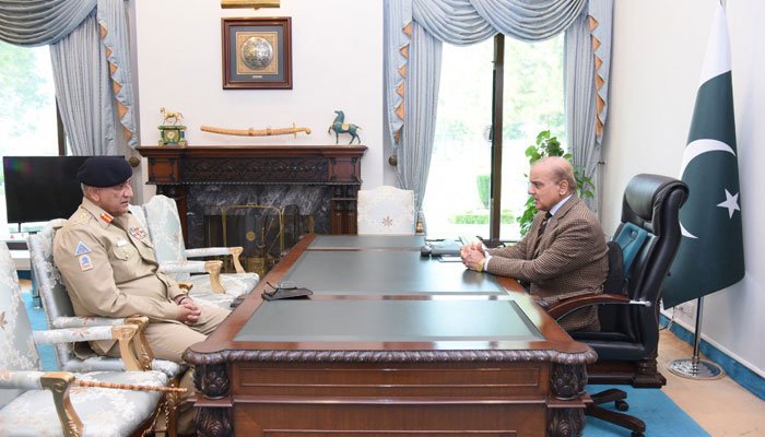In farewell meeting, PM Shehbaz thanks COAS Bajwa for tackling Pakistan’s ‘crises’ In farewell meeting, PM Shehbaz thanks COAS Bajwa for tackling Pakistan's 'crises'