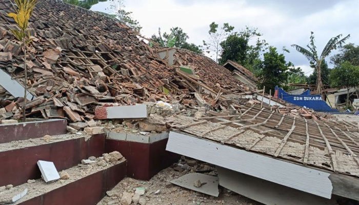 At least 46 dead, 700 injured in Indonesia quake: local official At least 46 dead, 700 injured in Indonesia quake: local official