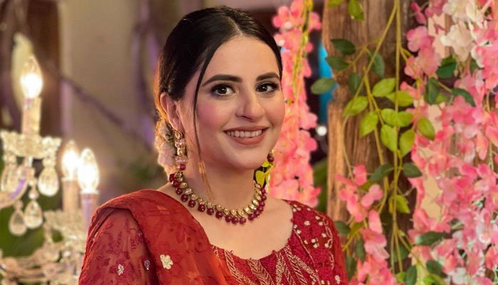 Fatima Effendi looks Fabulous in red outfit