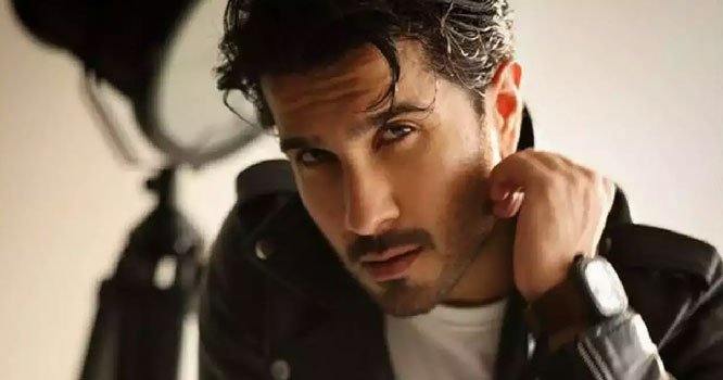 Feroze Khan asks court to issue show cause notice to ex-wife Aliza