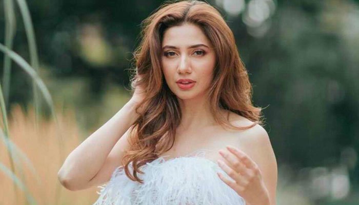 Mahira Khan Shares BTS Glimpses from Upcoming Film ‘Love Guru’