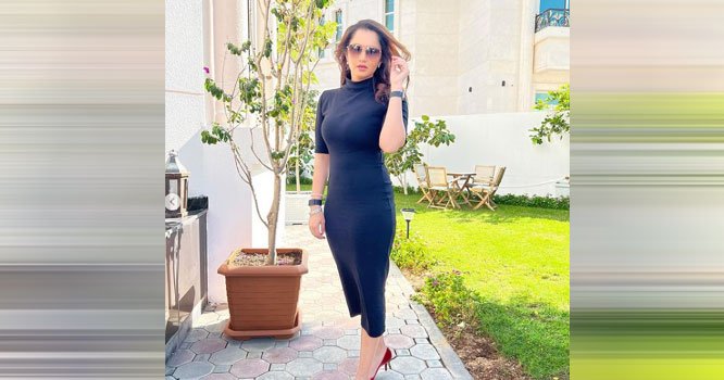 Sania Mirza stuns in navy-blue bodycon dress and red pumps in new Instagram snapshot