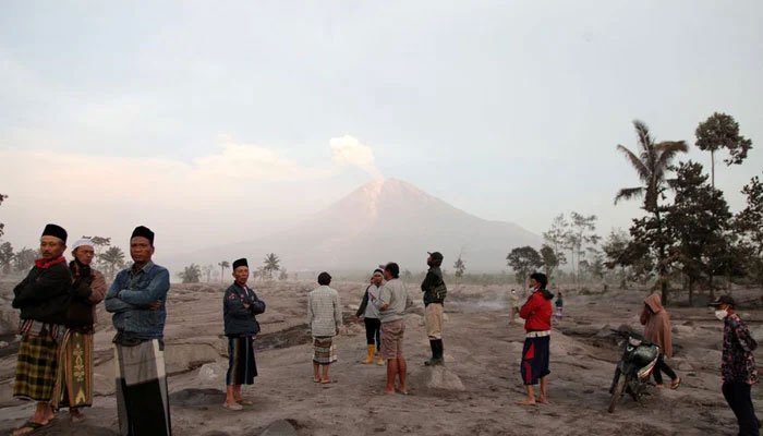 Thousands on alert in Indonesia's Java after Mt Semeru eruption