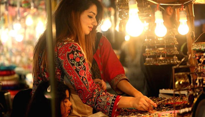 Saving energy: Markets to shut down by 8:30pm, wedding halls 10pm