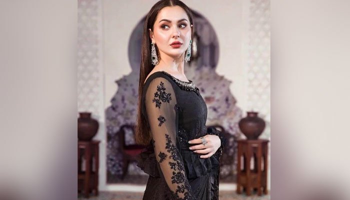 Hania Aamir steals the show in black saree