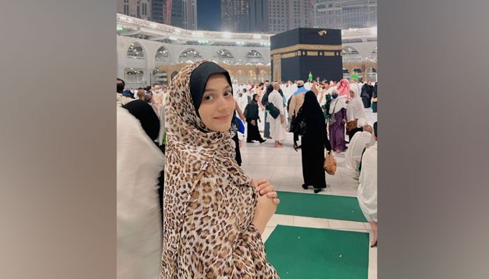Zarnish Khan performs Umrah, deletes Instagram pictures Zarnish Khan performs Umrah, deletes Instagram pictures