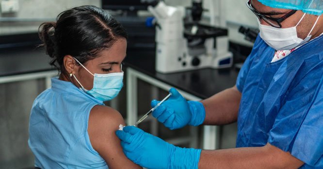 COVID-19 positivity rate in Karachi surges to over 17%