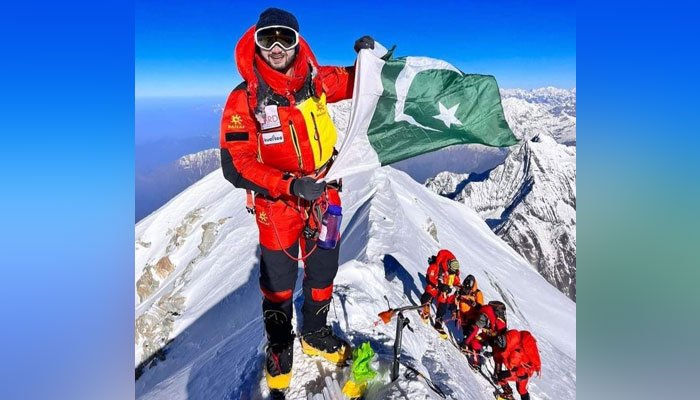 Shehroze Kashif successfully summits Nepal’s Dhaulagiri-I Shehroze Kashif successfully summits Nepal's Dhaulagiri-I
