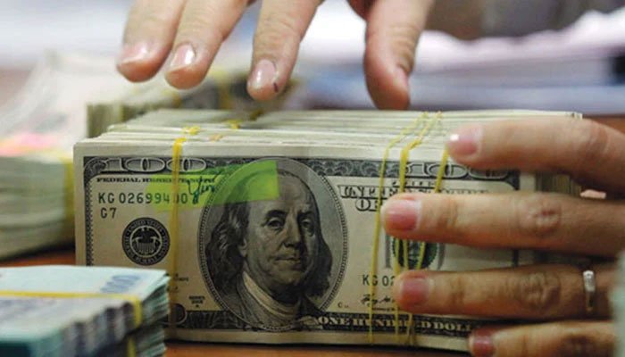 Dollar rate drops to Rs 301, equals in interbank, open market