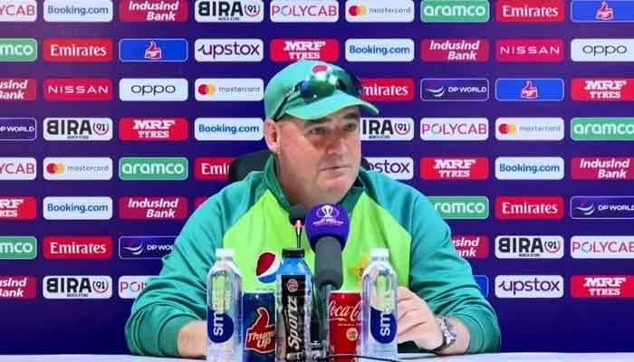 Mickey Arthur defends Babar after backlash Mickey Arthur defends Babar after backlash