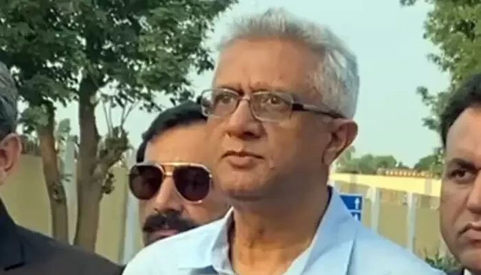Dr Faisal Sultan rejects rumours of ‘slow poisoning’ to Imran Khan