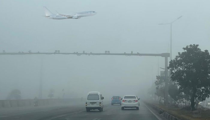 Dense fog disrupts traffic, Motorways M-4 & M-5 closed due to reduced visibility Dense fog disrupts traffic, Motorways M-4 & M-5 closed due to reduced visibility