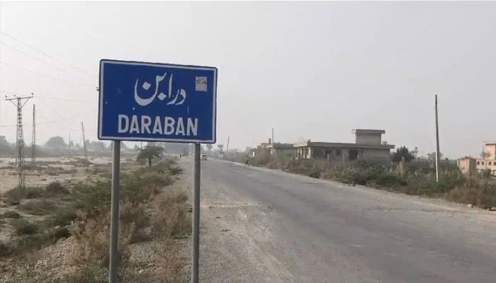 10 Policemen Martyred in DI Khan Police Station Attack