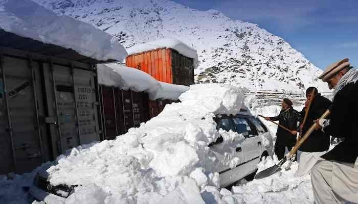 Deadly Avalanche Strikes Afghanistan: Six Killed, 30 Trapped, Official Confirms Deadly Avalanche Strikes Afghanistan: Six Killed, 30 Trapped, Official Confirms