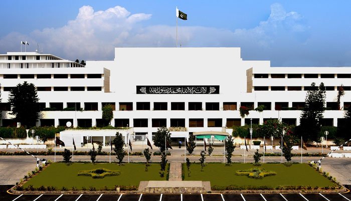 Govt moves to extend tenure of service chiefs from three to five years