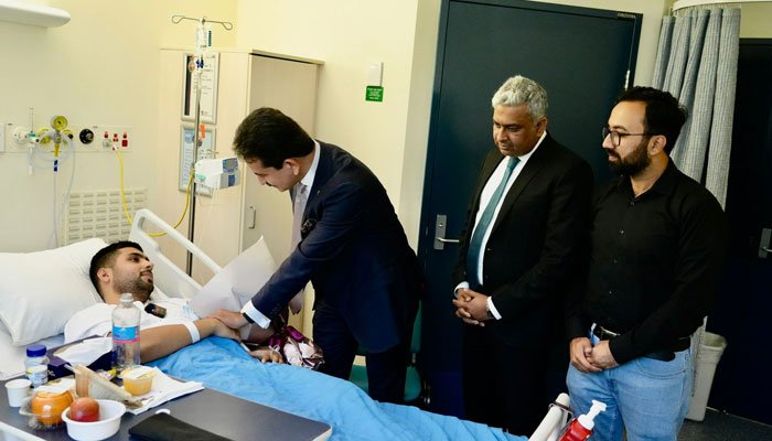 Australian PM says govt considering citizenship to award Taha for brave action Australian PM says govt considering citizenship to Taha for brave action