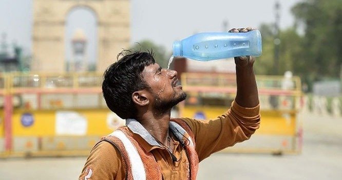 New Delhi Suffers Record-Breaking Heat Wave, 52 Deaths Reported in 2 Days New Delhi Suffers Record-Breaking Heat Wave, 52 Deaths Reported in 2 Days