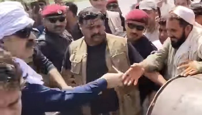 CM KP Gandapur’s video of distributing cash money among party workers goes viral