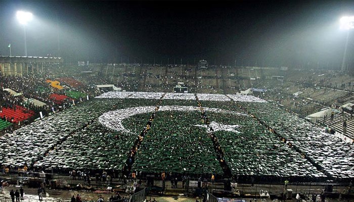 1200 Pakistani students create 9,600 square feet human flag to mark Independence Day