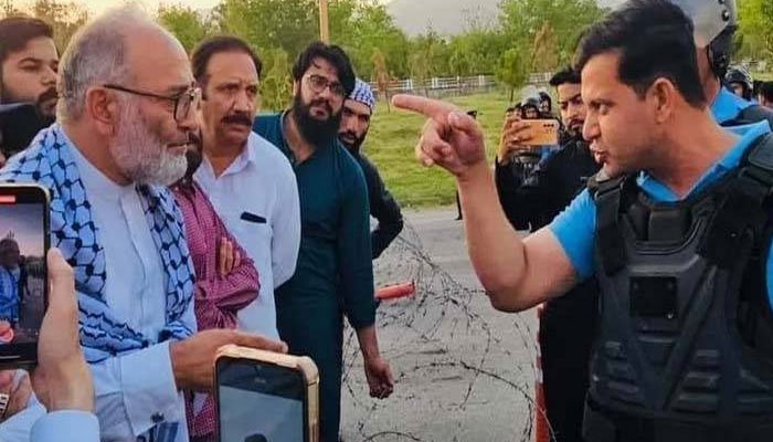 Ex senator Mushtaq Ahmed arrested in Islamabad