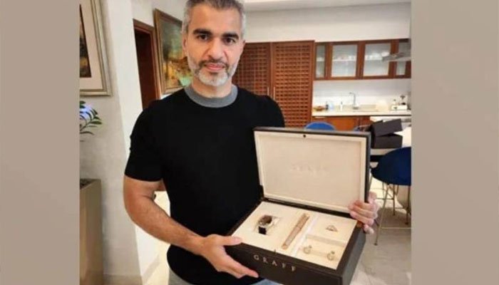 Umar Farooq to receive Hilal-e-Imtiaz for exposing Imran Khan in Toshakhana Case Umar Farooq to receive Hilal-e-Imtiaz for exposing Imran Khan in Toshakhana Case