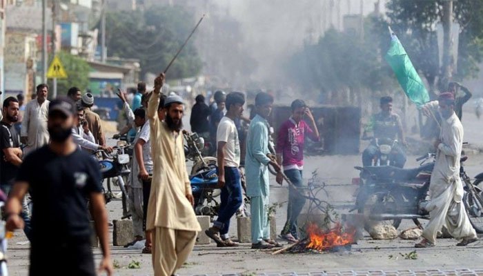 Blasphemy protests turn violent in Quetta as grenade hits Kharotabad Police Station Blasphemy protests turn violent in Quetta as grenade hits Kharotabad Police Station