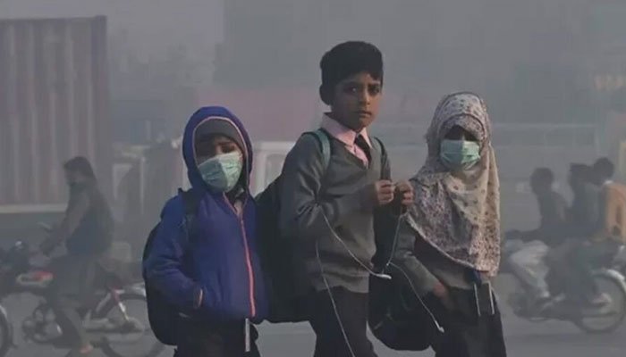 Punjab govt announces Holidays for schools amid worsening smog situation in Lahore Schools and Outdoor Activities Closed in Lahore, Multan Until Nov 24