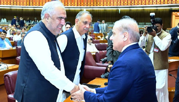 Pakistan Govt prepares for crucial talks with PTI amid civil disobedience threats Pakistan Govt prepares for crucial talks with PTI amid civil disobedience threats
