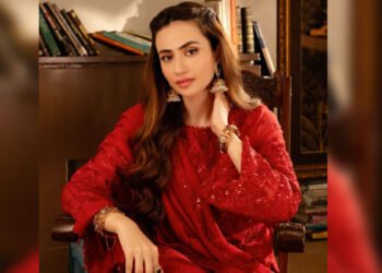 Sana Javed Stuns Fans with Stylish London Getaway and Fashion Moments