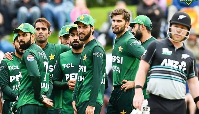 New Zealand Crush Pakistan by Five Wickets for 2-0 Lead