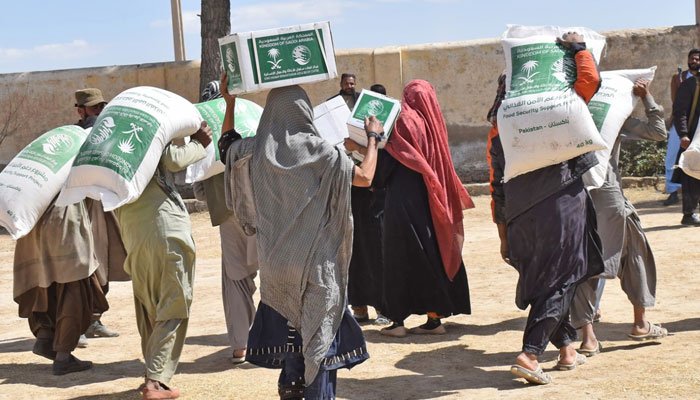 King Salman Aid Centre Distributes 30,000 Food Packages in Pakistan King Salman Aid Centre Distributes 30,000 Food Packages in Pakistan