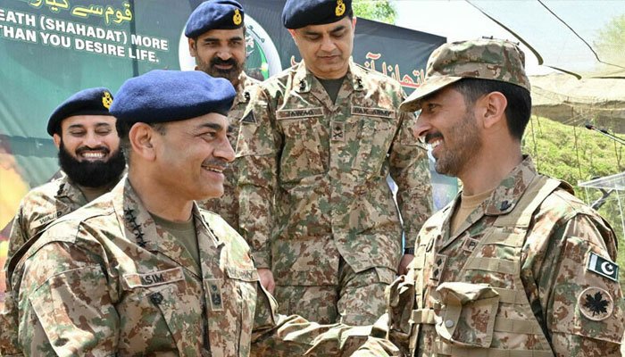 LOC Visit on Eid: Field Marshal Praises Troops for Effective Response to Indian Ceasefire Violations LOC Visit on Eid: Field Marshal Praises Troops for Effective Response to Indian Ceasefire Violations