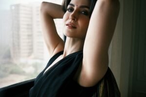 Elli AvrRam Glamorous Black Saree Look of 2025