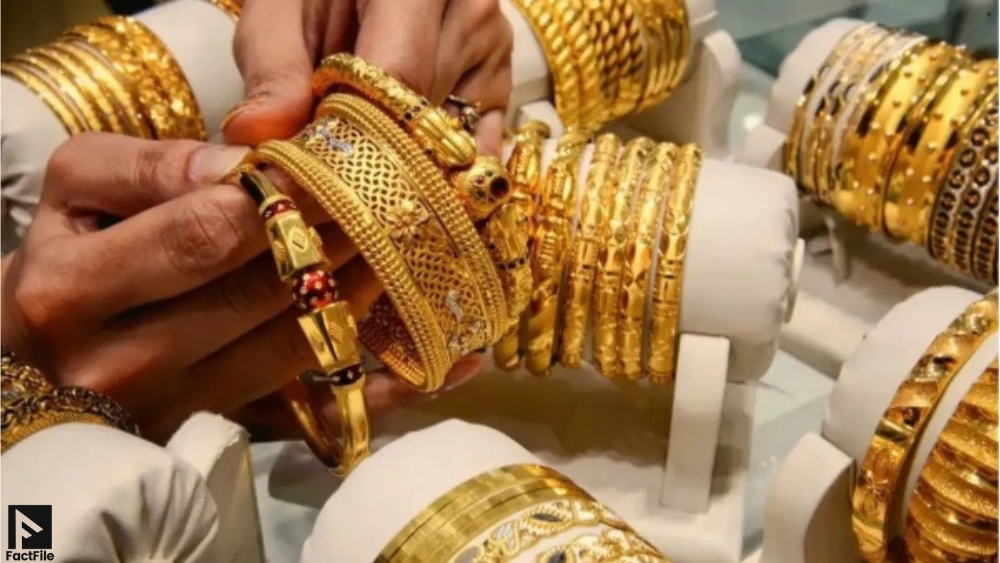 Gold Rate in Pakistan Drops by Over Rs. 8,500 Per Tola in Four Days