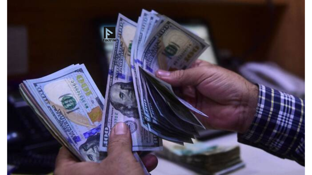 Pakistan Army Steps in to Tackle Dollar Black Market to Stabilize Rupee