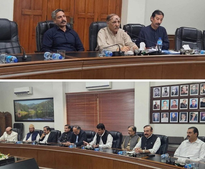 A delegation of federal government in negotiations with the JAC leadership.
