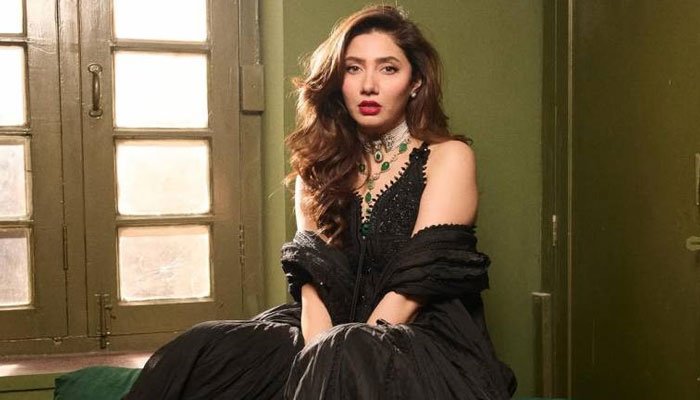 Mahira Khan Wows Fans with Elegant New Photoshoot