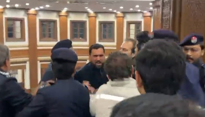 Clashes Erupted at Punjab Assembly During KP CM Sohail Afridi's Visit