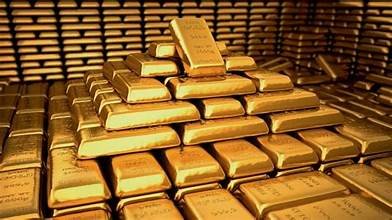 Gold Price in Pakistan Slips Under Rs. 4.9 Lakh Again