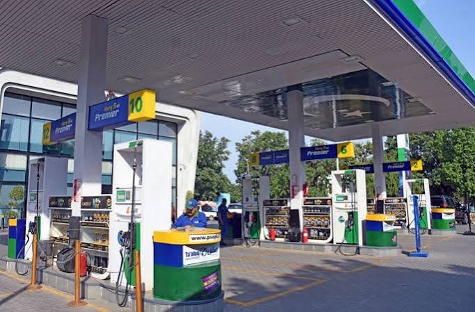 Pakistan Slashes Petrol Price by Rs. 74 Per Litre